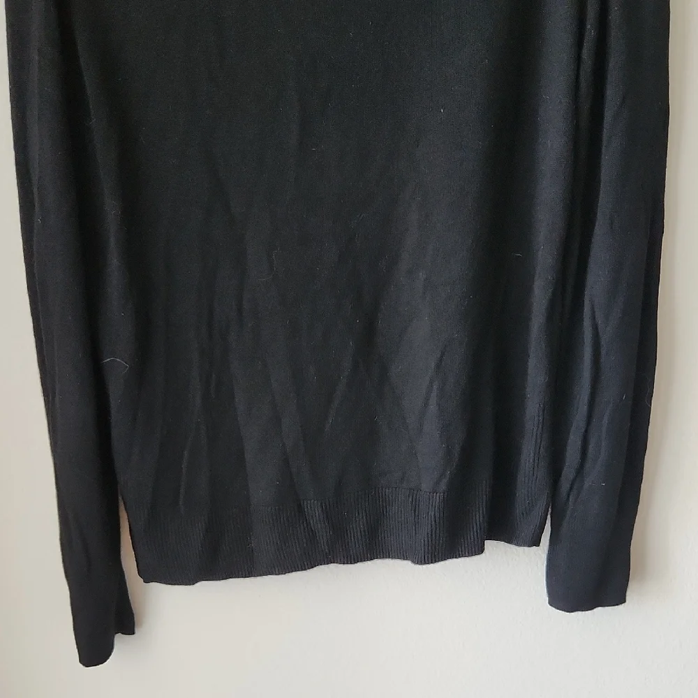 Banana Republic Black High V-neck Lightweight Sweater Long Sleeve Sz S/M Preppy